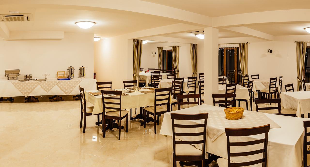Zana Vaii Hotell Arieşeni Exteriör bild